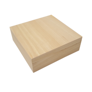 Houten vierkante kist met deksel